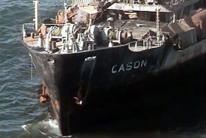 El carguero Casón embarrancado en Fisterra